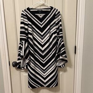 Roz & Ali Chevron Striped Long Sleeve Dress